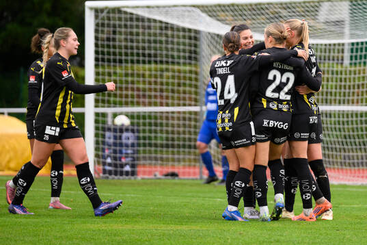 Häckens spelare jublar