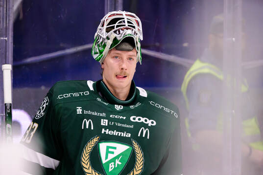 Färjestads målvakt Emil Larmi deppar