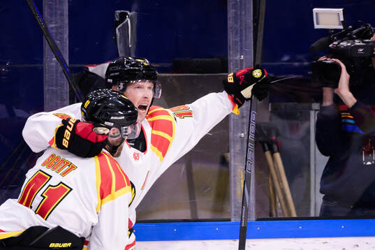 Brynäs Nicklas Bäckström jublar