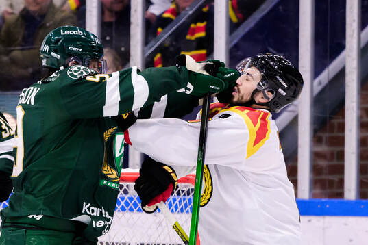 Färjestads Linus Johansson och Brynäs Bobby Trivigno