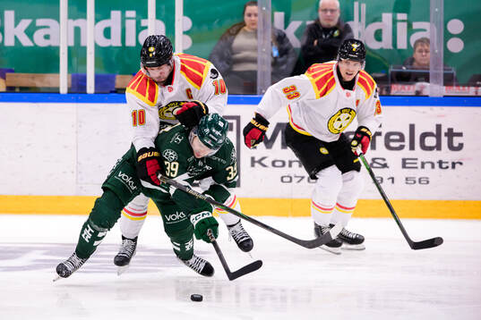 Brynäs Johan Larsson och Färjestads Luke Philp
