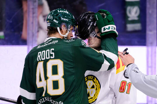 Färjestads Filip Roos och Brynäs Kieffer Bellows