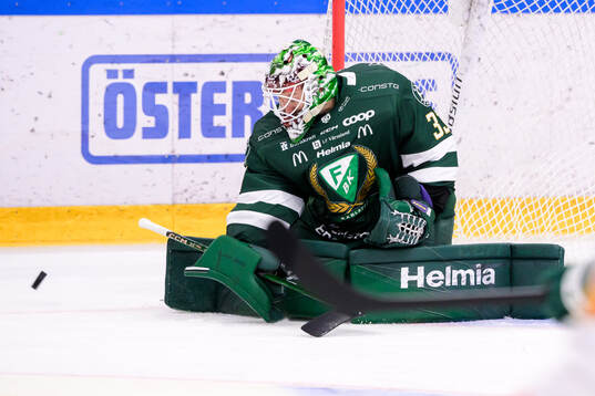 Färjestads målvakt Emil Larmi