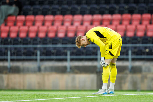 Östersunds målvakt Rasmus Forsell deppar