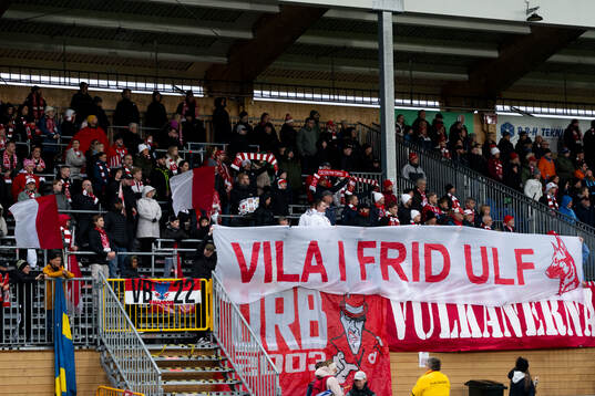 Degerfors spelare hyllar avlidne Ulf Backman, tidigare