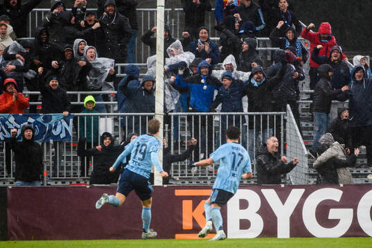 Djurgårdens supportrar jublar