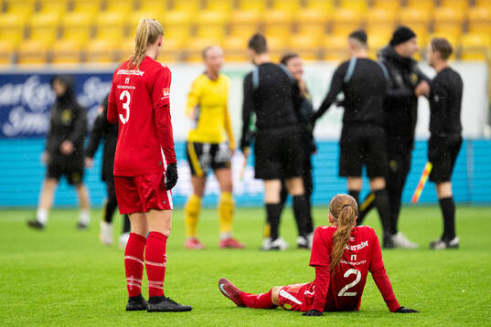 KIF Örebros Sofia Parkner och Vera Andersson deppar