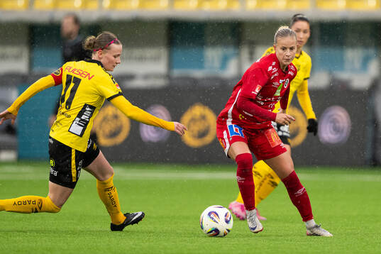 Elfsborgs Leann Nyström och KIF Örebros Demi Pierre