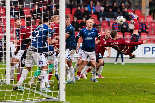 Östers Anssi Suhonen gör 1-0