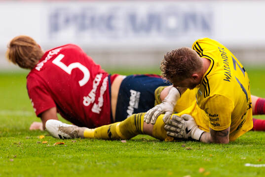 Östers målvakt Robin Wallinder har ont