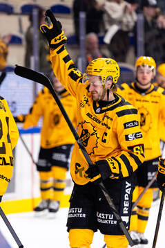 Skellefteås Jonathan Pudas jublar