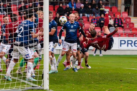 Östers Anssi Suhonen gör 1-0