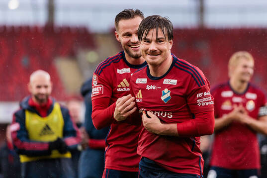 Östers Niklas Söderberg och Tatu Varmanen jublar