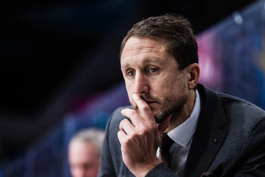 Malmö Redhawks tränare Tomas Kollar deppar