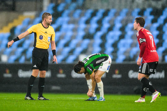 Domare Glenn Nyberg, GAIS Amin Boudri och IFK Norrköpings