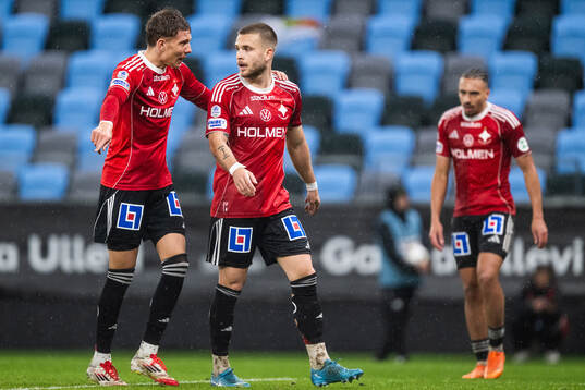 IFK Norrköpings Jonatan Gudni Arnarsson och Amadeus