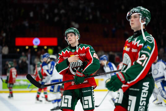Frölundas Dominik Egli och Jere Innala deppar