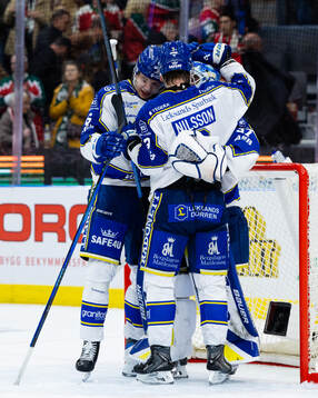 Leksands spelare jublar