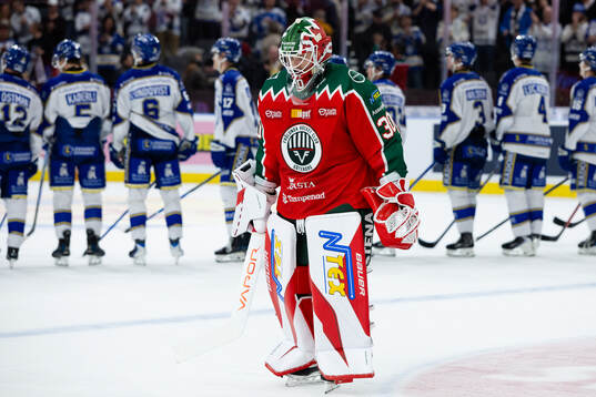 Frölundas målvakt Tobias Normann deppar