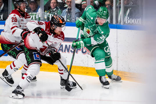 Örebros Sean Malone och Rögles Anton Bengtsson
