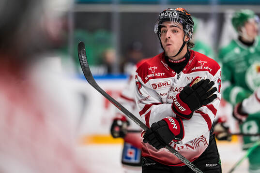 Örebros Luke Martin jublar 2-3