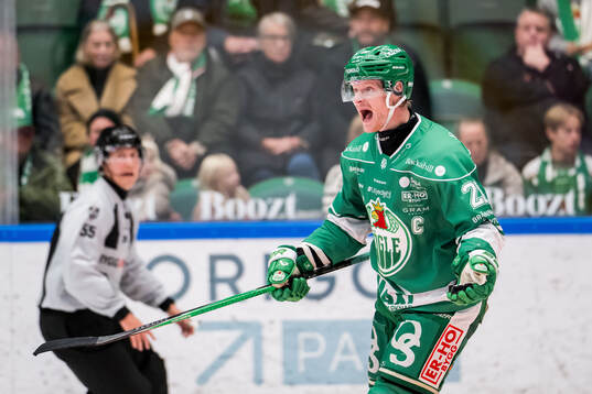 Rögles Anton Bengtsson reagerar på ett domslut