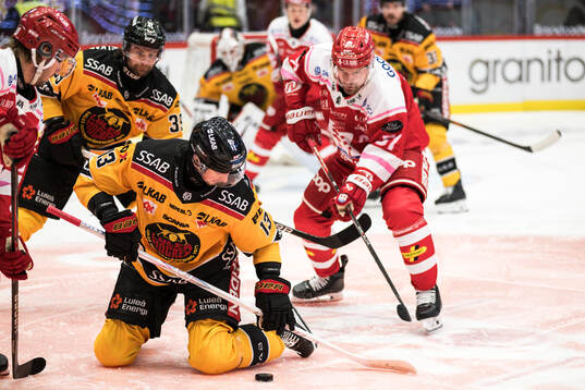 Luleås Eetu Koivistoinen och Timrås Anton Lander