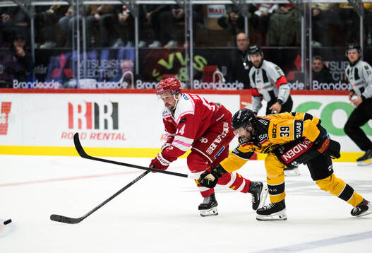 Timrås Jonathan Dahlén och Luleås Pontus Själin