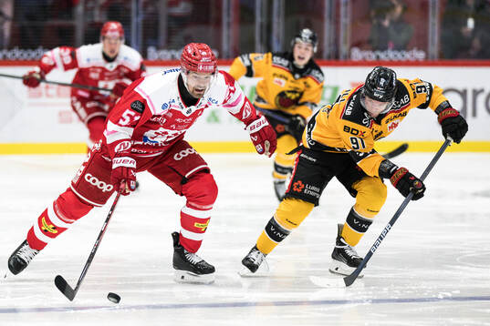 Timrås Anton Lander och Luleås Brian O'Neill