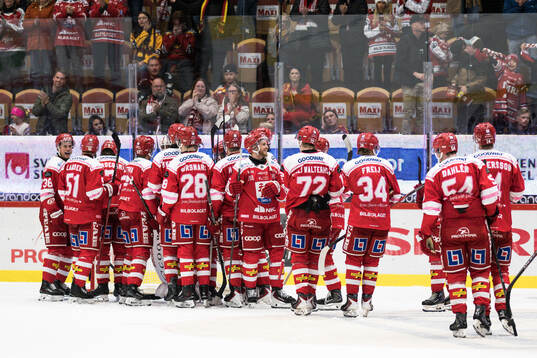 Timrås spelare jublar