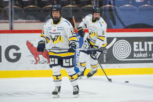 HV71s Eimear Leacy innan ishockeymatchen i SDHL mellan Modo
