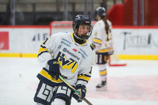 HV71s Alva Solberg innan  ishockeymatchen i SDHL mellan