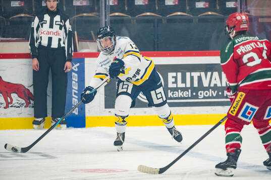 HV71s Julia Nearis