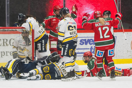 HV71s Maja Beverin deppar medan Modos Ebba Berglund jublar