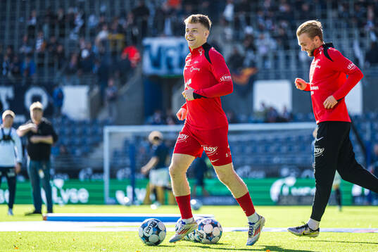 Sævar Atli Magnusson of Brann warms up