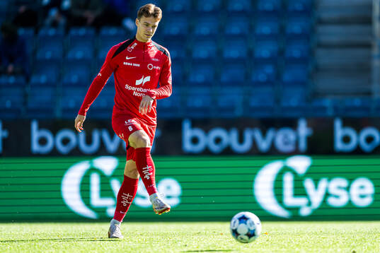 Felix Horn Myhre of Brann warms up