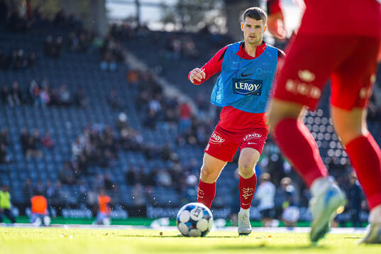 Jacob Ebsen Sørensen of Brann warms up