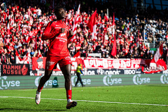 Nana Kwame Boakye of Brann warms up