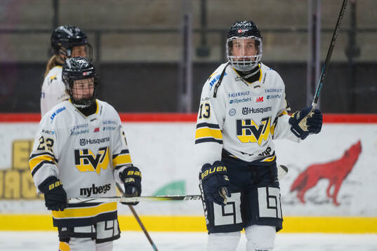 HV71s Julia Nearis och Kennedy Bobyck deppar