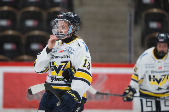 HV71s Julia Nearis deppar