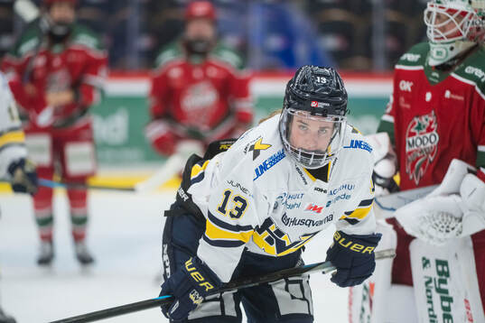 HV71s Julia Nearis deppar