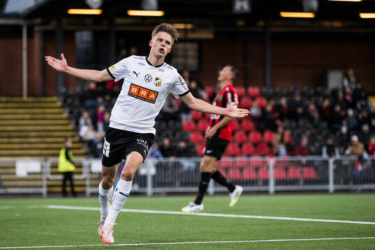 Häckens Adrian Svanbäck jublar