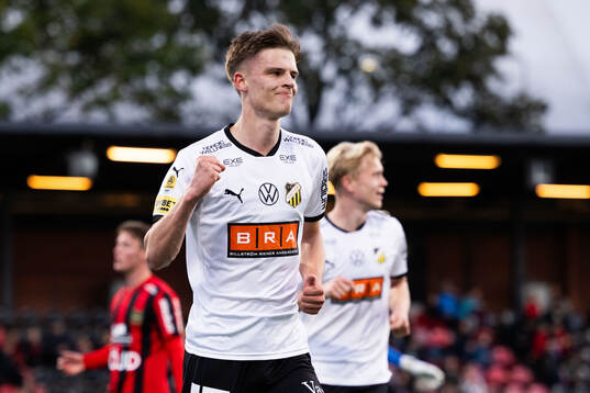 Häckens Adrian Svanbäck jublar