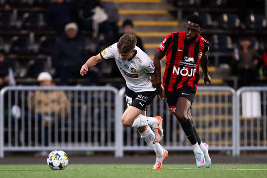 Häckens Adrian Svanbäck och Brommapojkarnas Isak Ssali