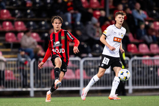 Brommapojkarnas Love Arrhov och Häckens Adrian Svanbäck