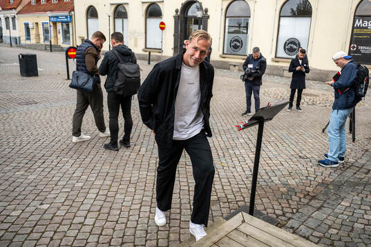 Mjällbys Herman Johansson anländer