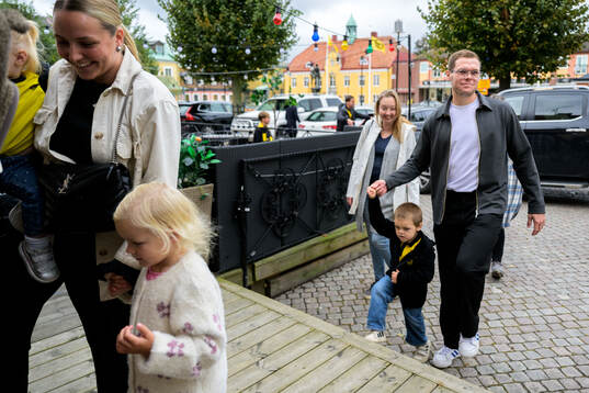 Mjällbys Jacob Bergström anländer när laget gemensamt