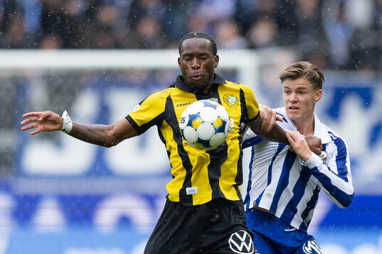 IFK Göteborgs Felix Eriksson och Hammarbys Okeke Obilor