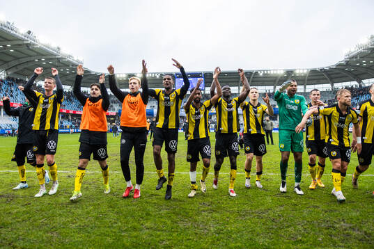 Hammarbys spelare jublar