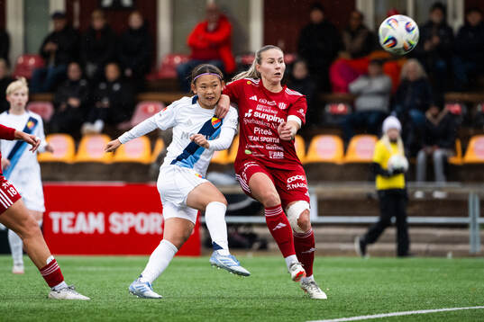 Djurgårdens Urara Watanabe och Piteås Selina Henriksson